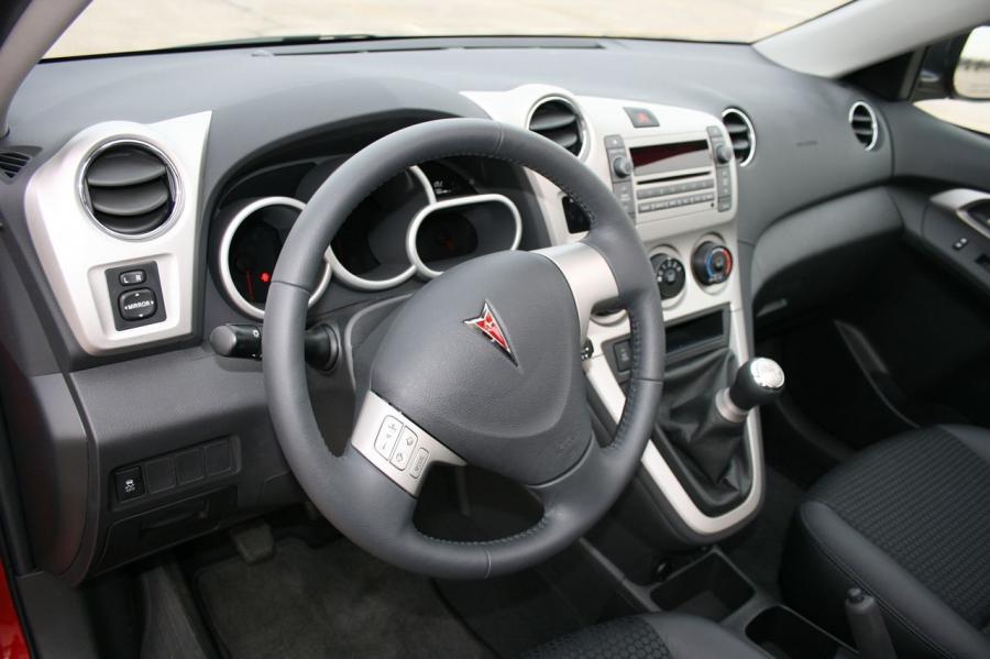 Интерьер Pontiac Vibe GT 2009 года  (фото 34 из 42)